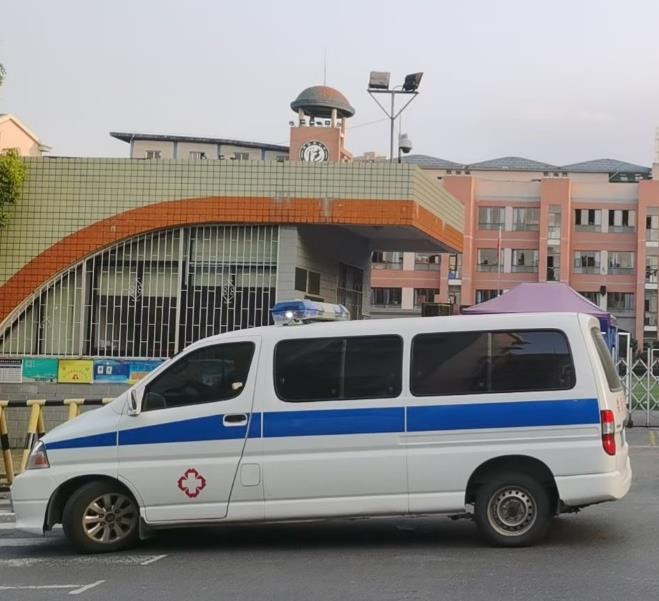 新城镇救护车出租护送骨折病人一公里多少钱